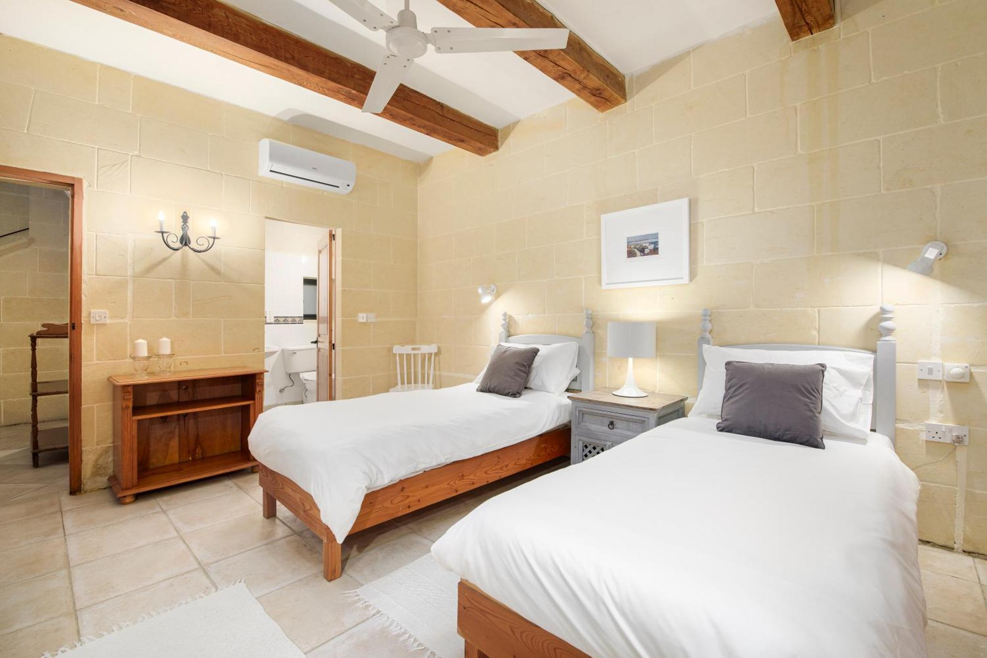 Dar Ta' Censina Villa With Private Pool Ghasri  Bagian luar foto
